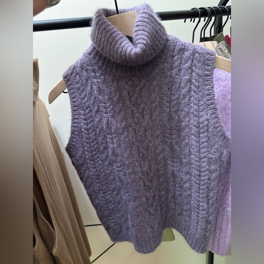 Ralph Lauren Purple Label Cashmere Cable Knit Top as seen on Rachel on Friends - Picture 12 of 17